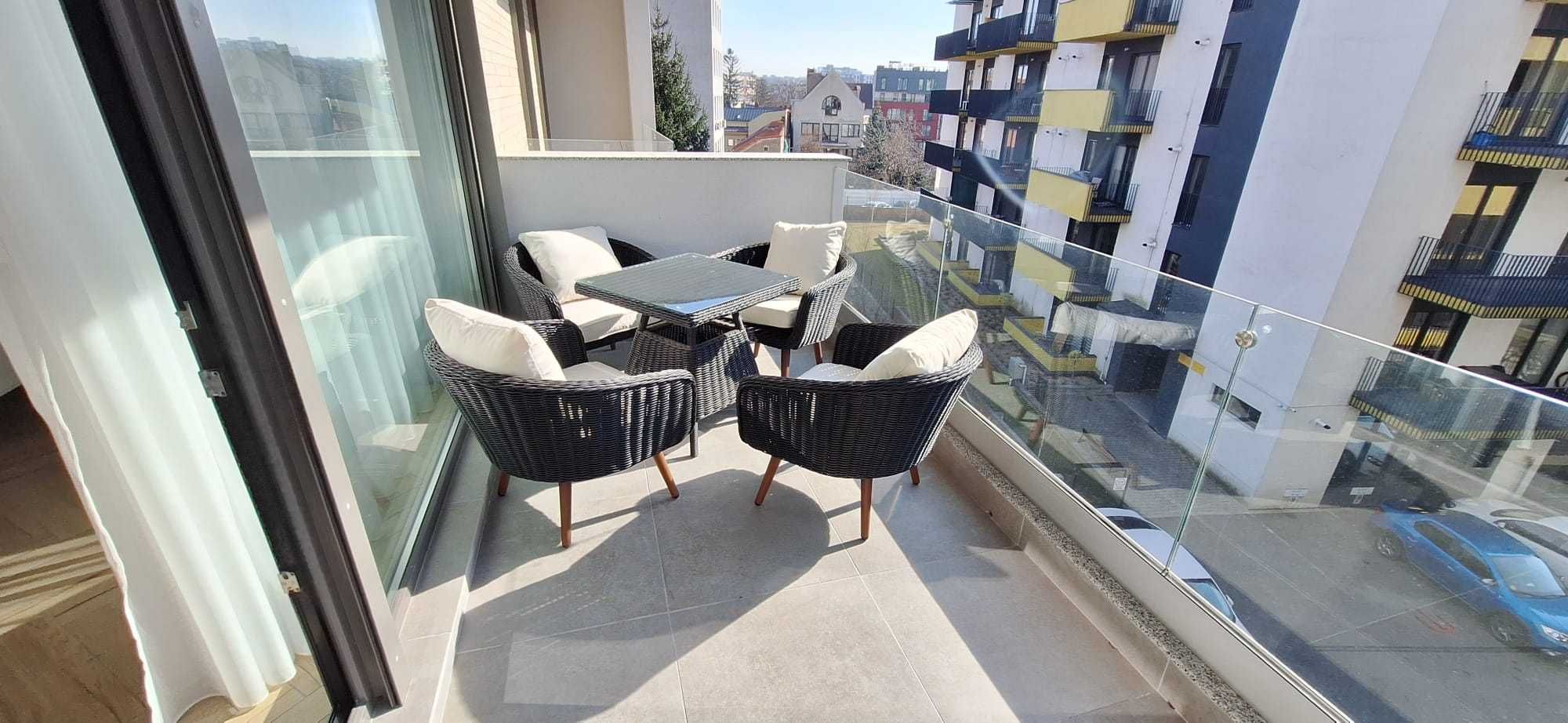 Apartament 2 camere, Centru, finisat, mobilat si utilat, cu CF