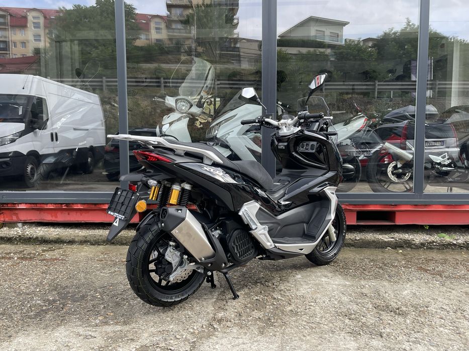 Scuter TNT XCO 125 cc-Nou-CBS Keyless go-apple carplay