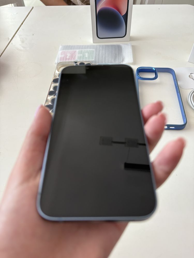 Iphone 14 blue.