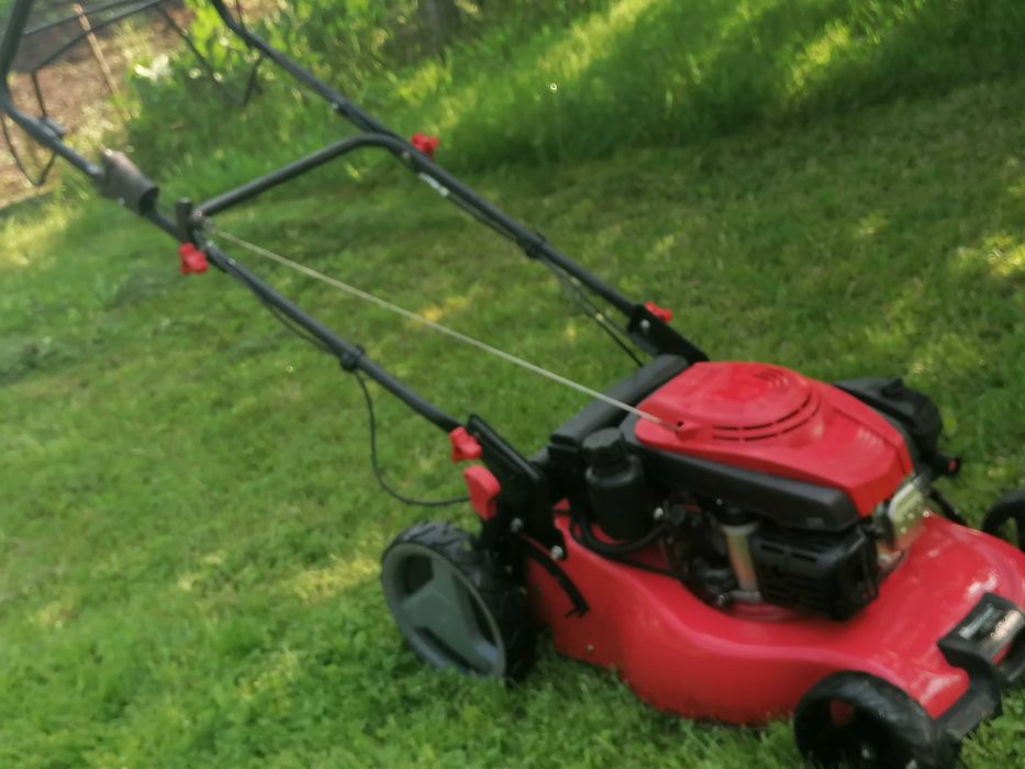 Masina de tuns  cu tractiune ,pornire cu demaror electric