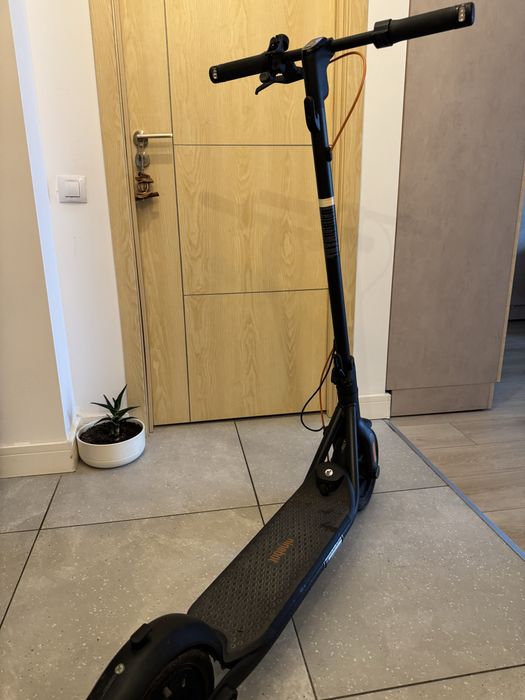 Trotineta electrica NINEBOT KickScooter F2 Pro, 10 inch, negru