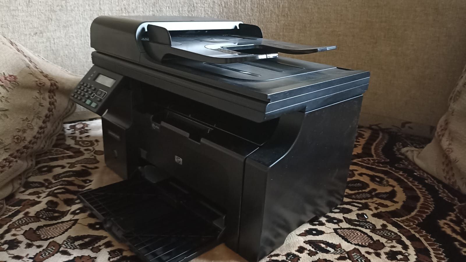 Продается принтер МФУ, 3 в 1 (печатает,копирует,сканирует) hp lj 1212.
