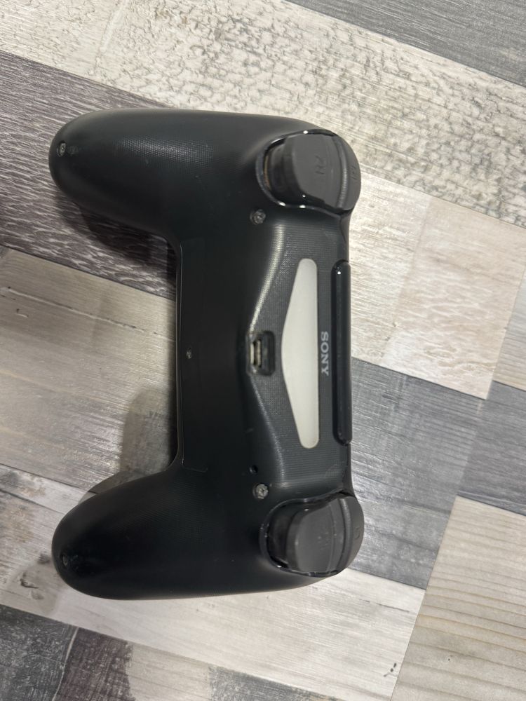 Контролер за Xbox One и за PS4