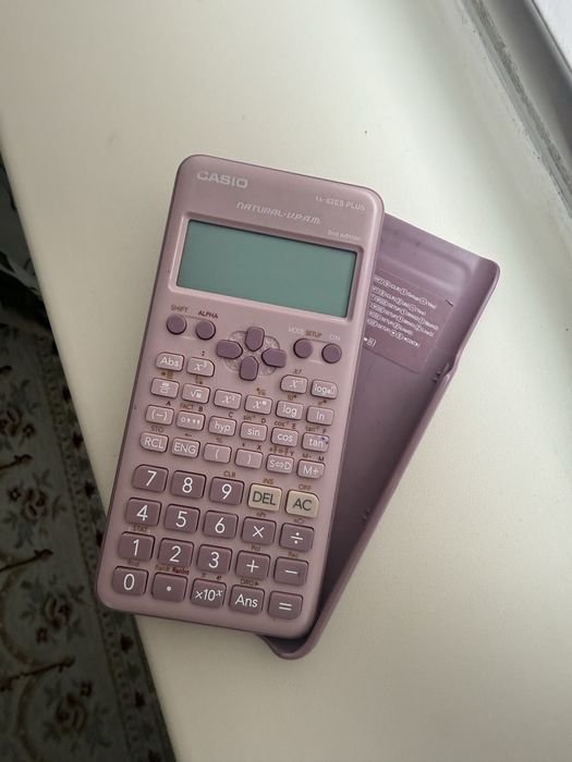 Розовый Инженерный калькулятор Casio