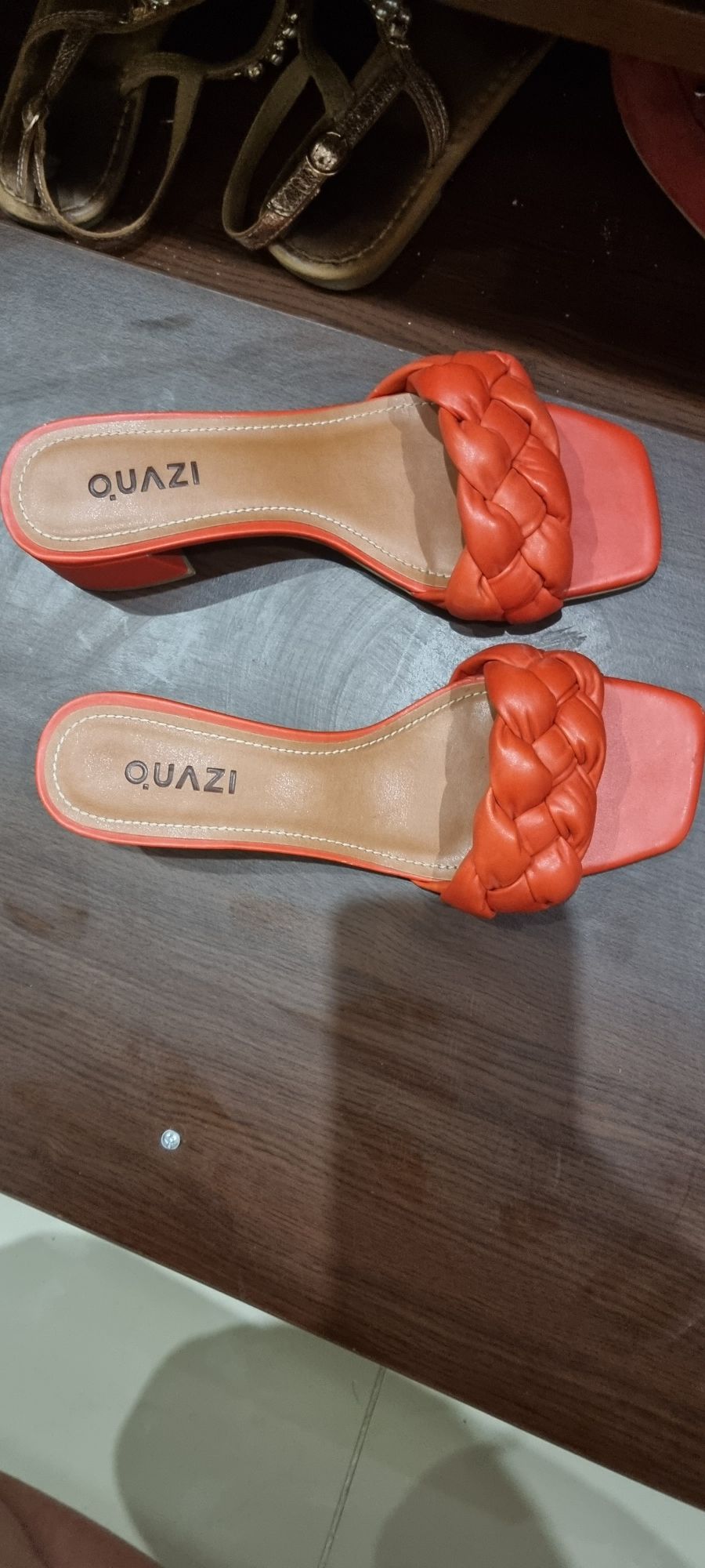 Чехли в корал Quazi. Чехли Zara.