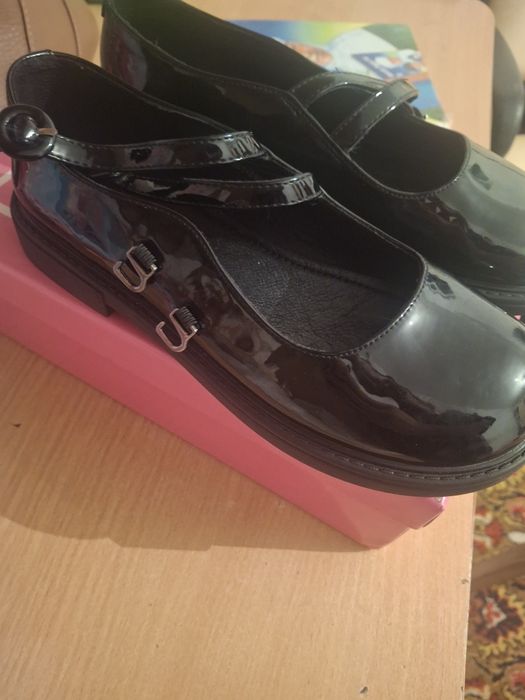 Женский ботинка размер 240