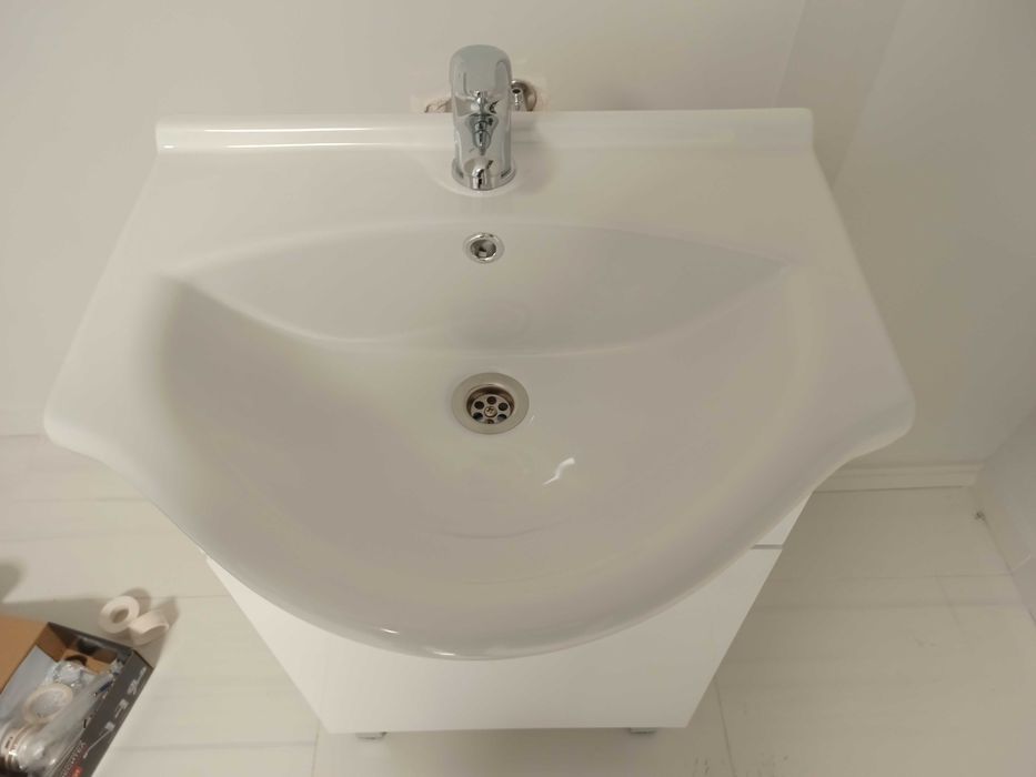 Шкаф за баня + мивка + смесител