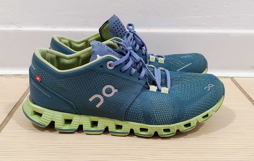 Pantofi sport On Cloud, marimea 37 (23 cm)