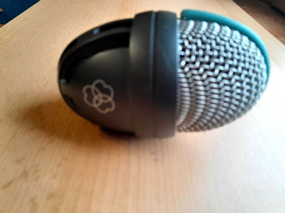 Продавам микрофон за бас каса AKG D 112 320 лв.