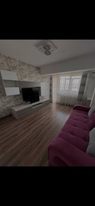 Cameră de închiriat într-un apartament cu 3 camere