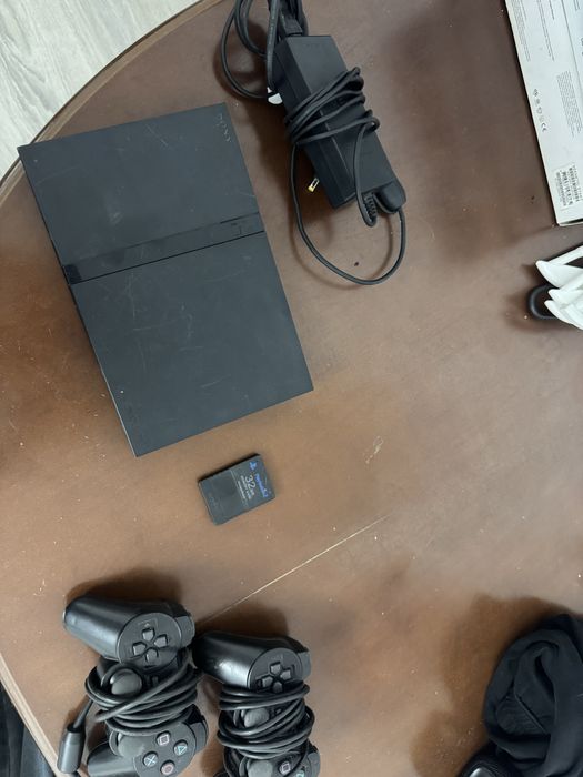 Sony Playstation 2 с 2 джойстиками и 32 мб memory card