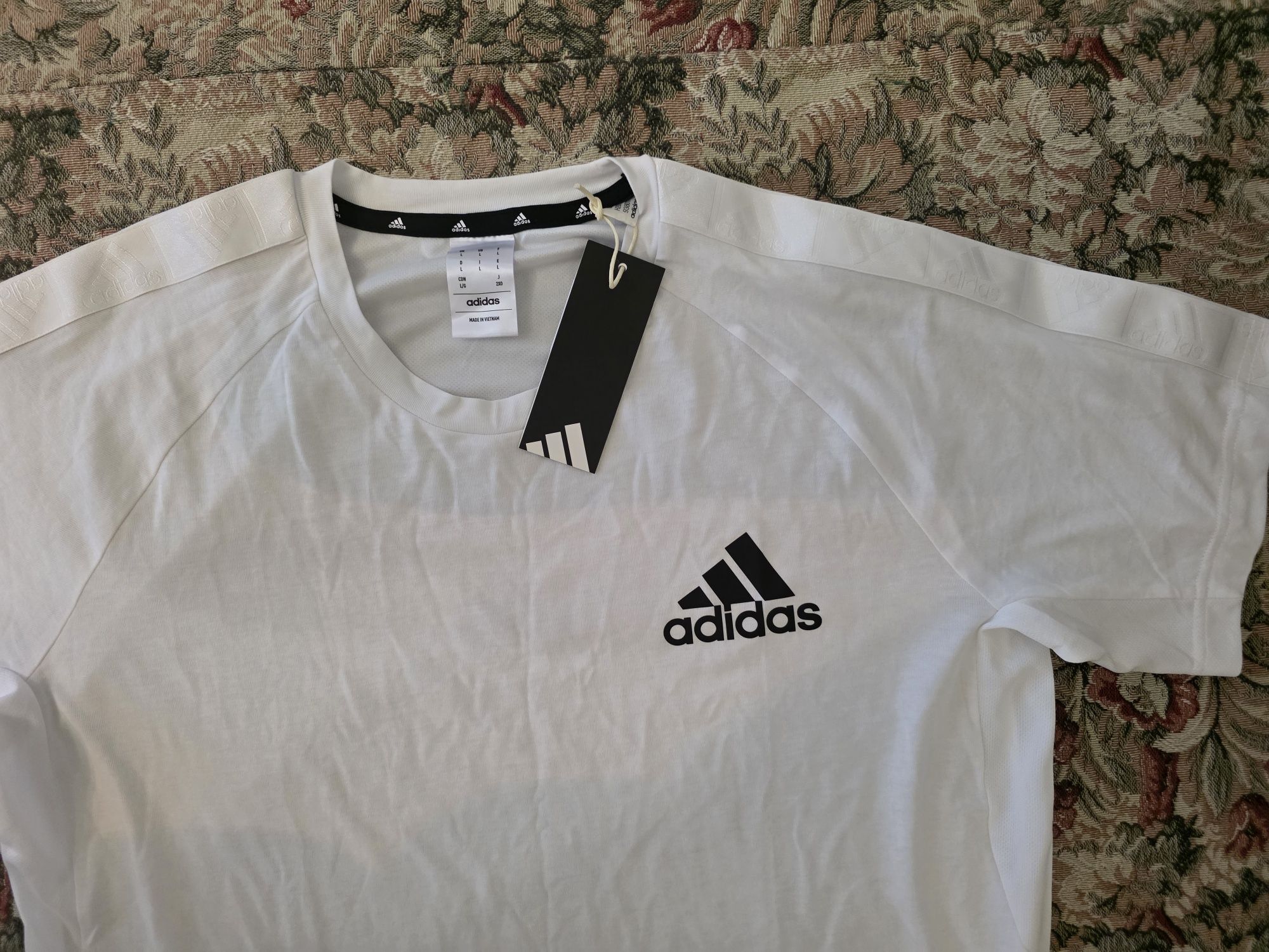 НОВА Тениска Adidas