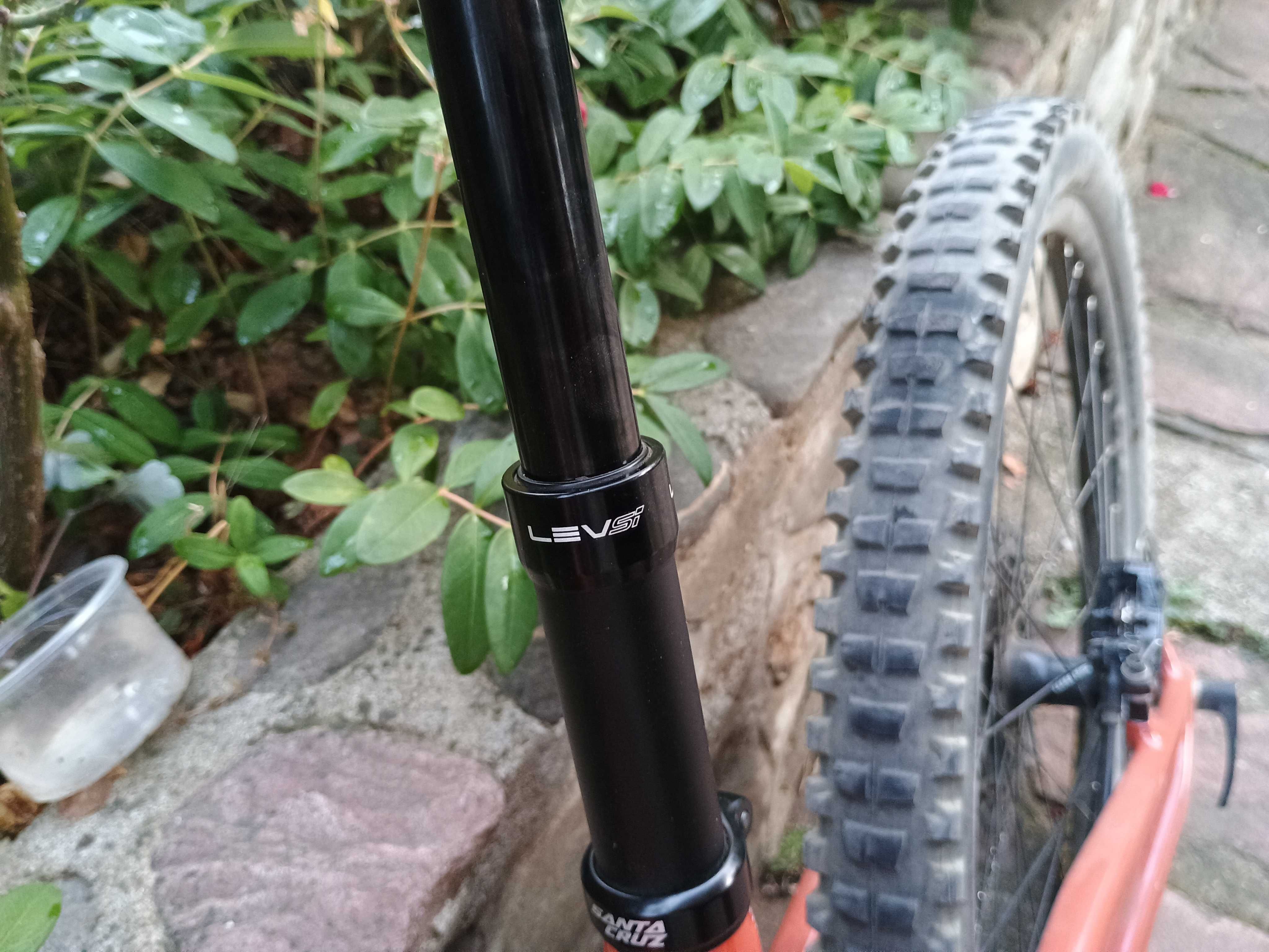 Santa Cruz nomad carbon