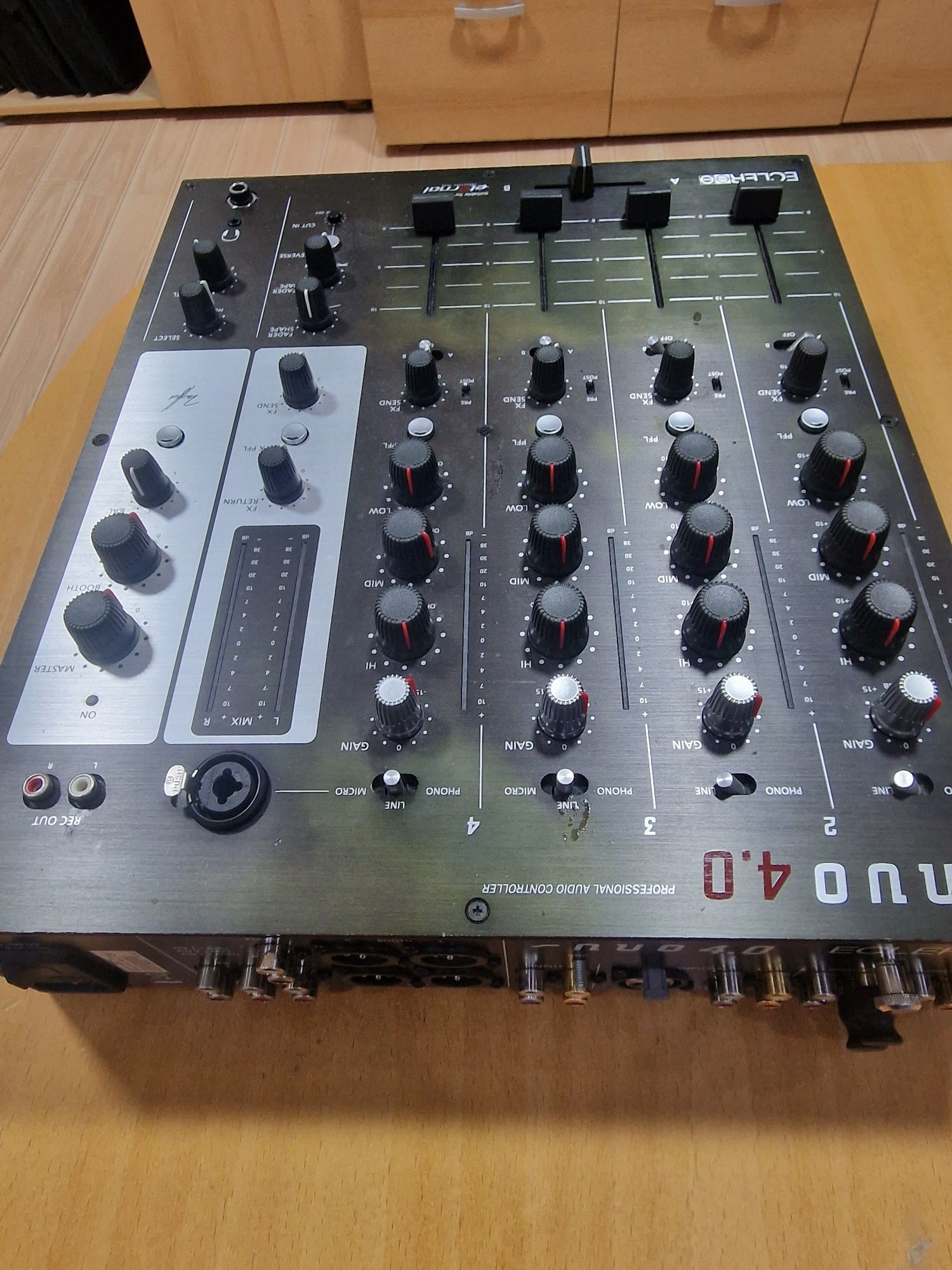 Продавам DJ  миксер  ECLER NUO 4.0.