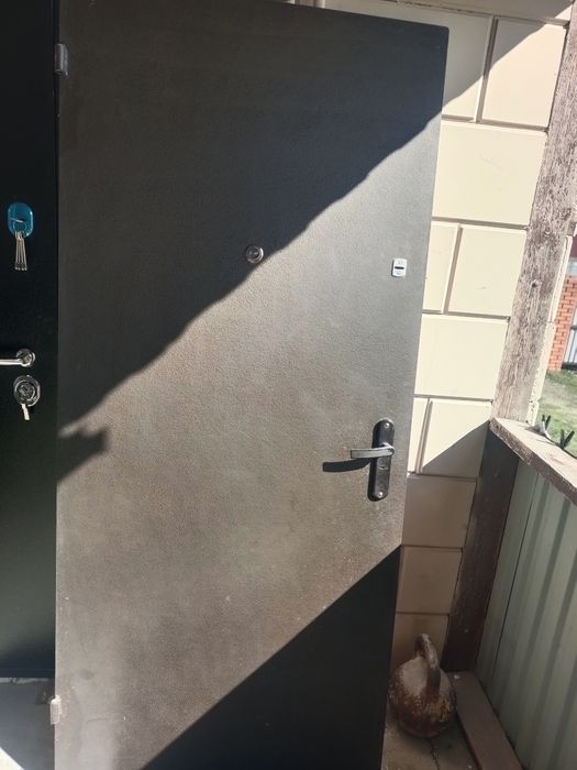 Продам дверь штука 2