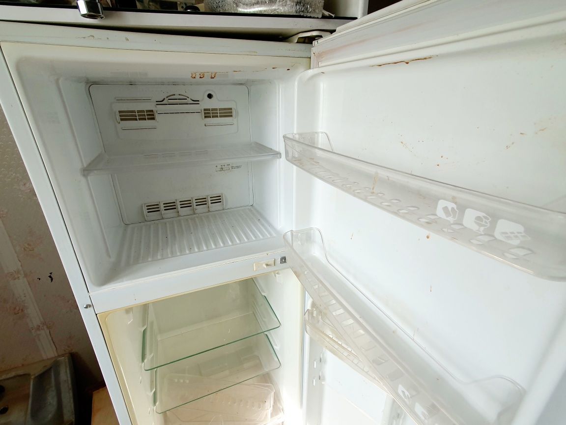 Продам двухкамерный  холодильник DAEWOO.