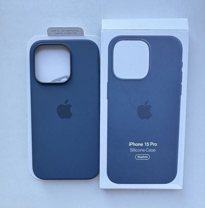Силиконовый кейс/чехол для iPhone 15 Pro.