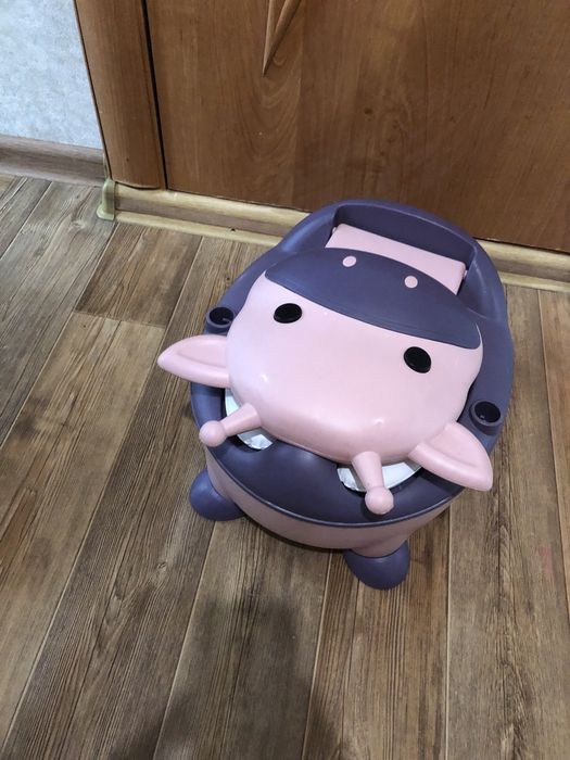 Детский туалет. Горшок