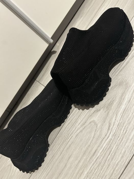 Vand adidasi cu pietre