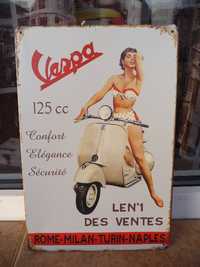 Vespa рекламна табела с мацка еротика готина