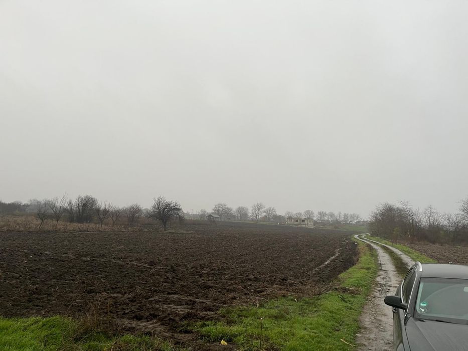 Vând teren intravilan