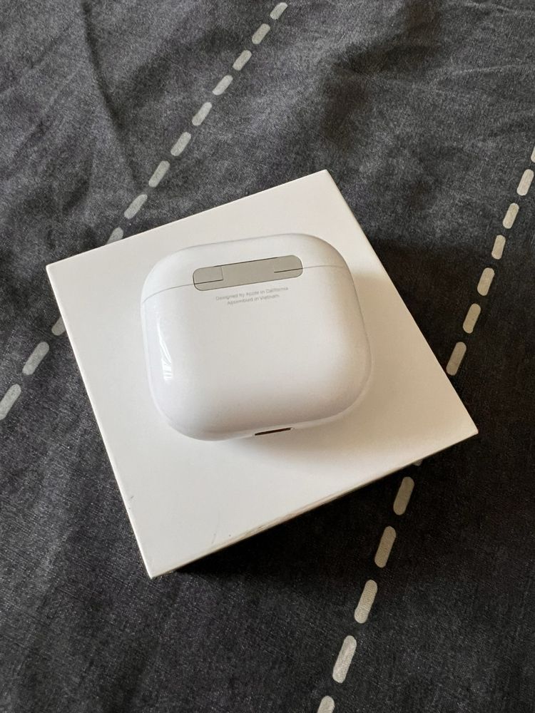 Airpods 4 не раличими от нови не ми стават на ушите