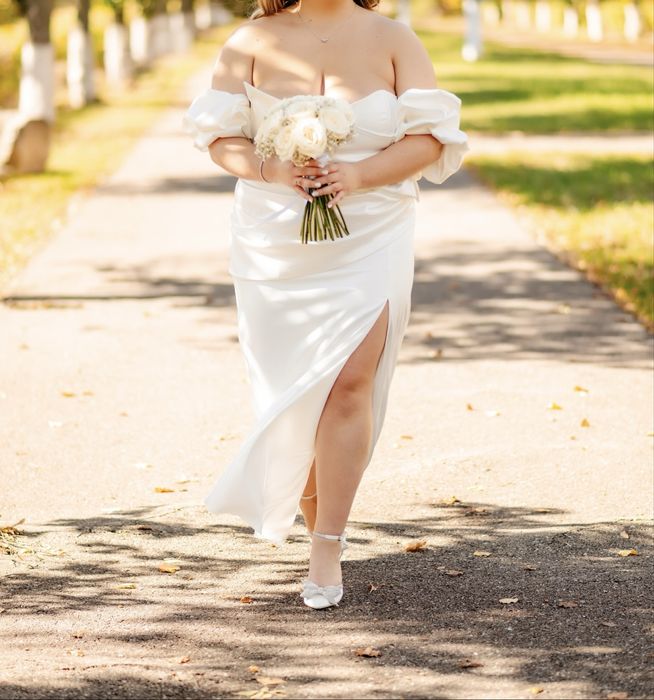 Vand rochie cununie civila/mireasa