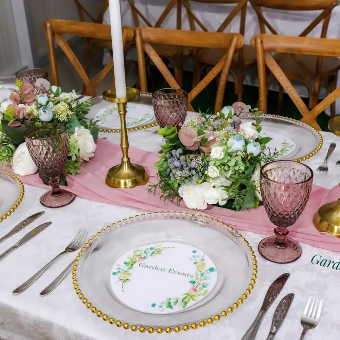 Mese si scaune chiavari pilgrim de inchiriat / ghirlande luminoase