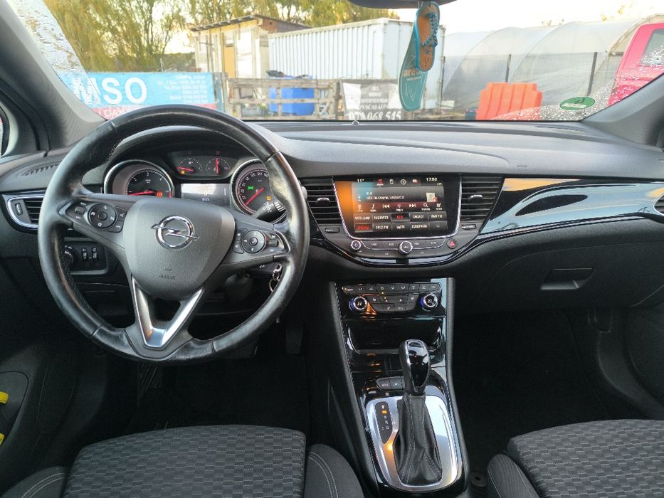 Se vinde Opel Astra K automat.