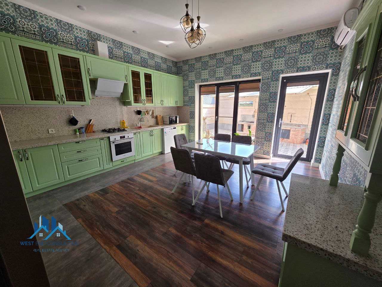 Сдается дом центре Ташкента, 4 сотка, 2-этажный |  For Rent  |