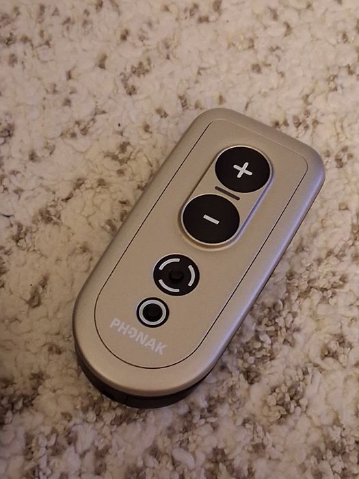 Telecomanda proteza auditiva
