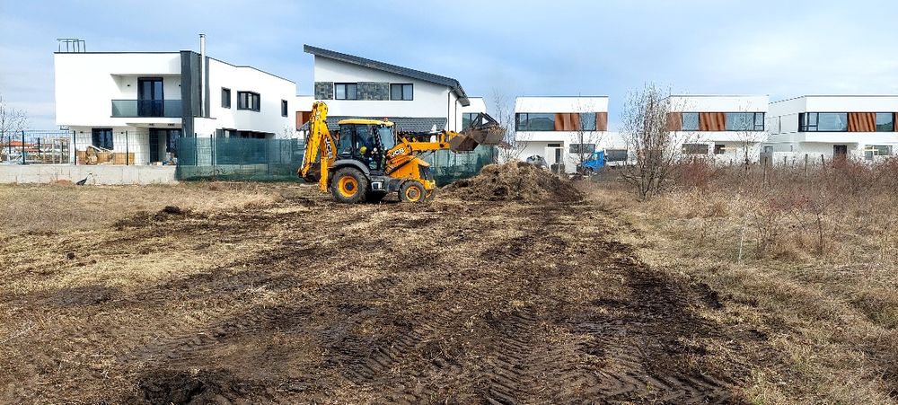 executam demolari , buldoexcavator cu picon, defrisari