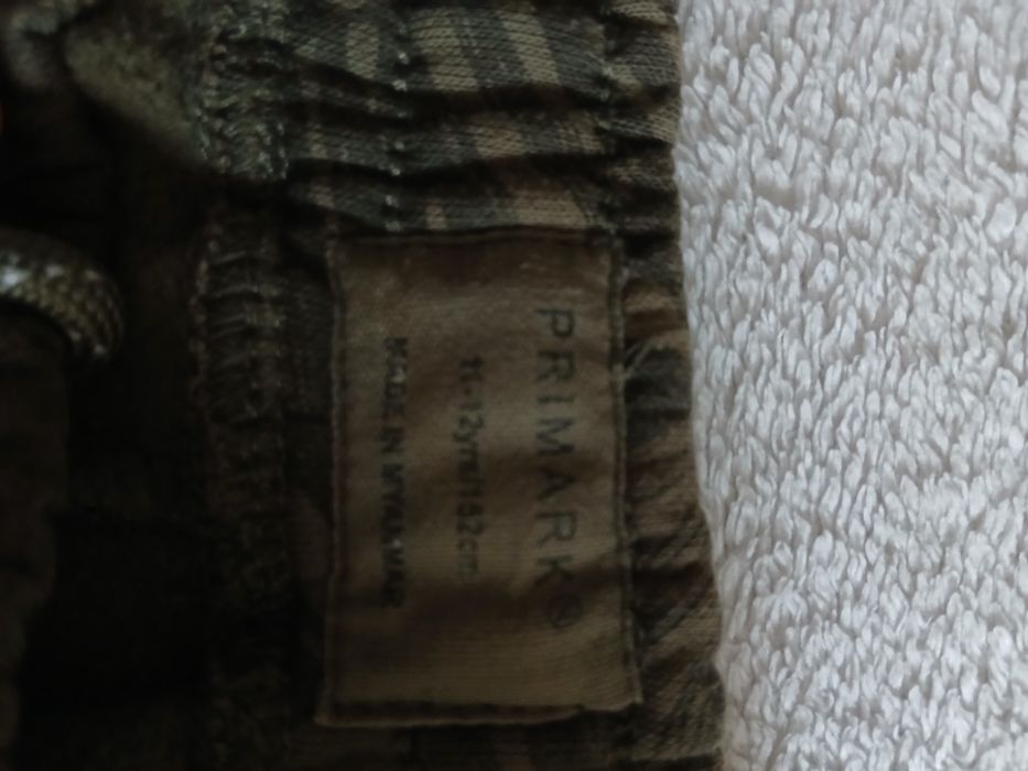 Vând șort ptr.băiat