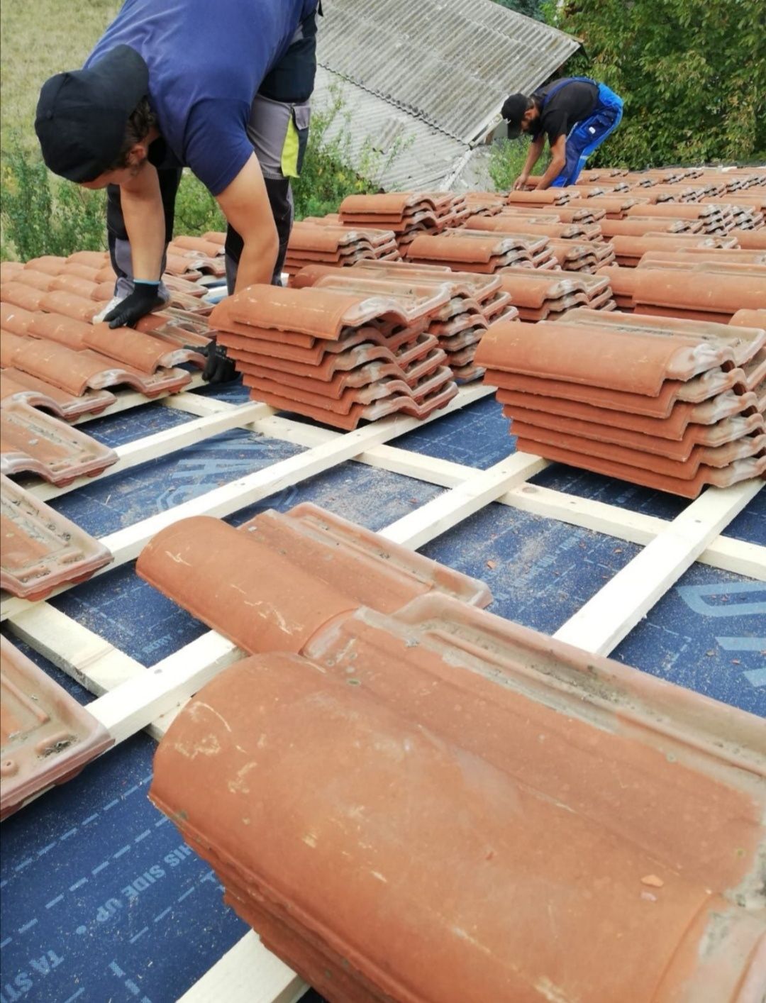 Reparatii acoperisuri tigla metalica tigla ceramica