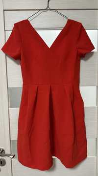 Червена рокля с панделки
