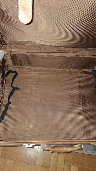 Голям,кожен ретро куфар