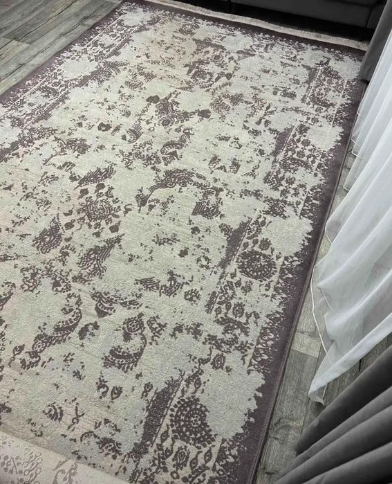 Ковер в хорошем состоянии