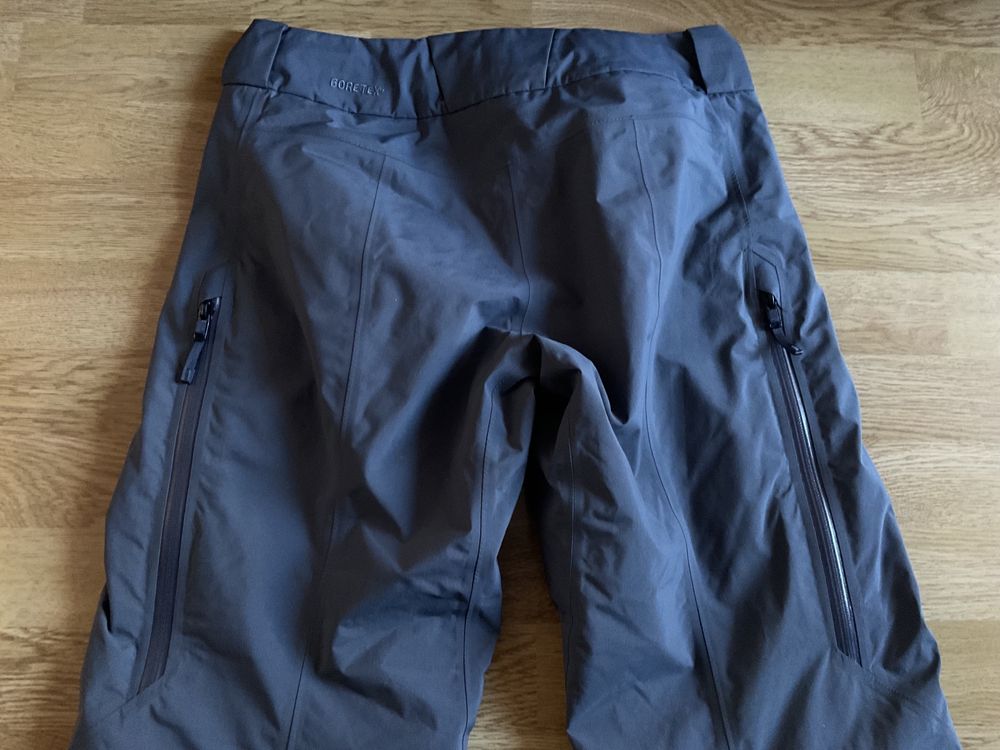 Pantaloni originali Arcteryx Gore tex Stingray impecabili