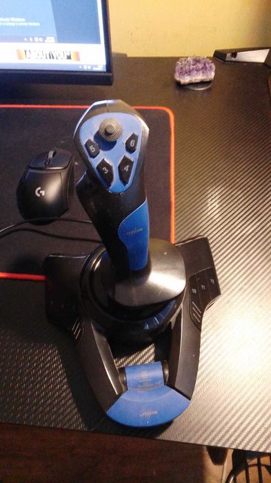 Щурвал- джойстик за управляване на самолет