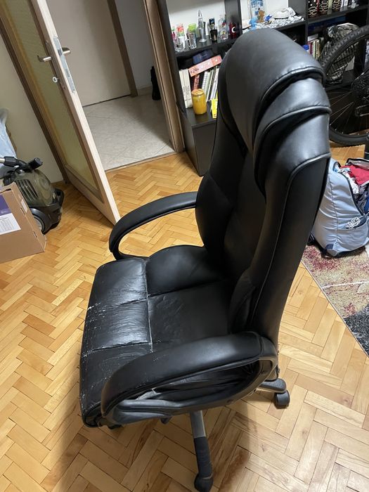 Черен кожен офис стол