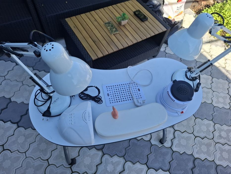 Vând masa si accesorii Cupio