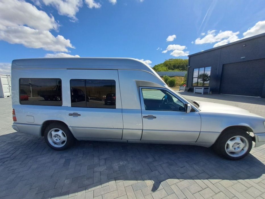 Mercedes-Benz W124 Unicat