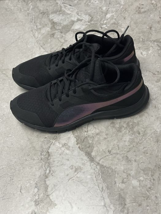 Черные женские кроссовки