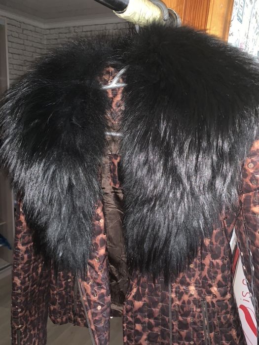 Продам шикарную лаковую куртку