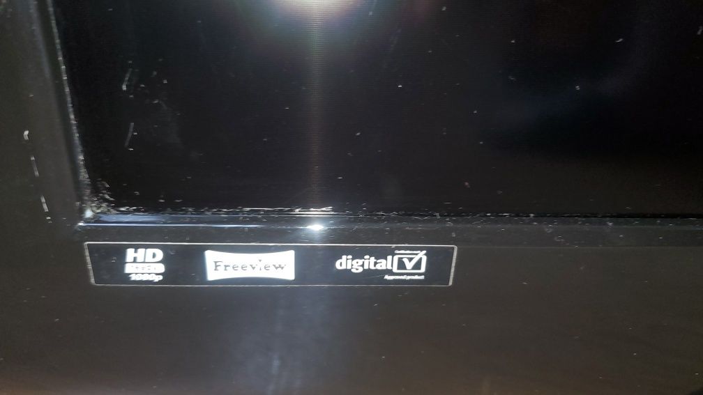 Digitrex .televizor cu diag de 102 cm .functioneaza foarte bine .