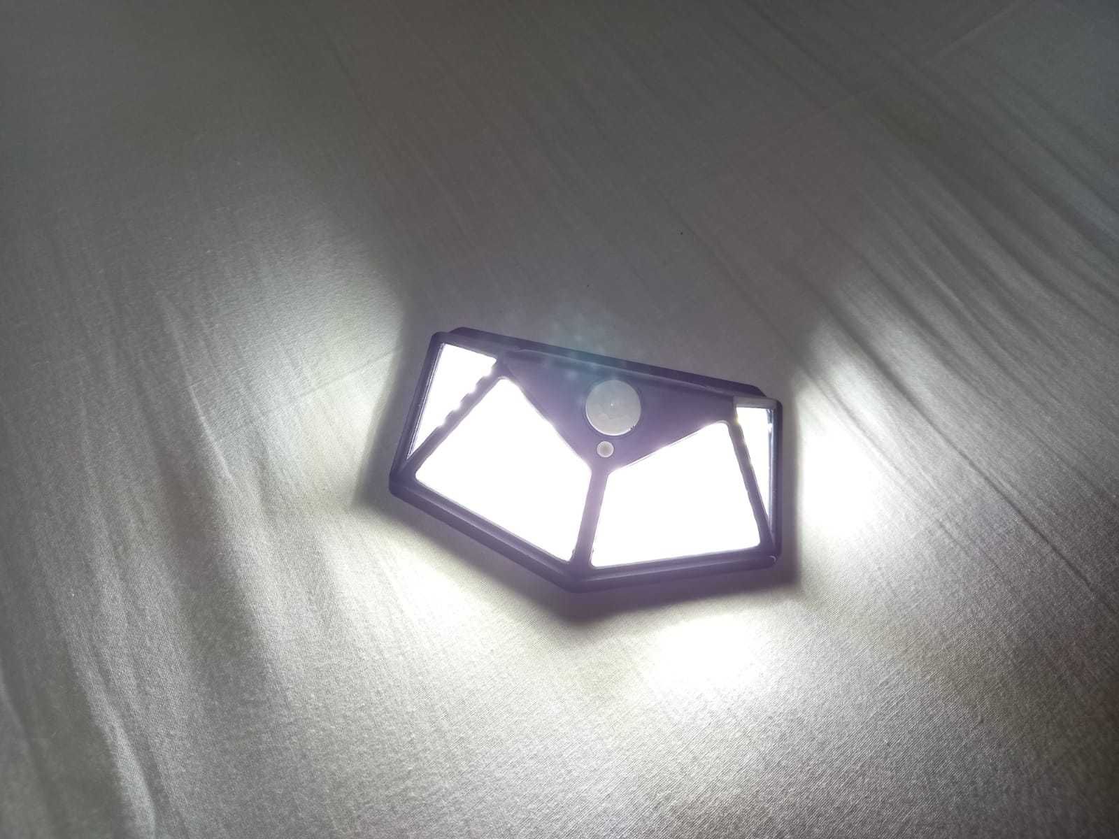 Lampa solara de curte cu senzor de miscare (100 LED SMD)