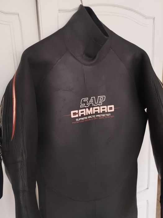Продавам неопрен Camaro и екстри към него