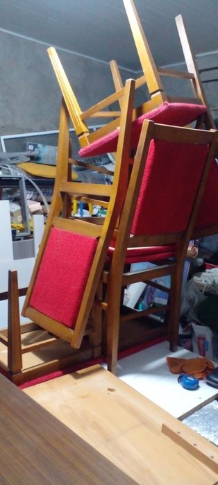 Продаются стол обеденный, 6 стульев, журнальный стол