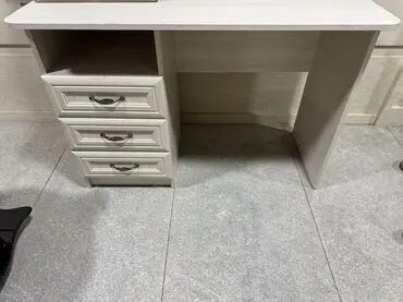 Продам письменный стол б/у