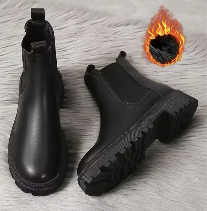 Продается новые зимние полисапожики